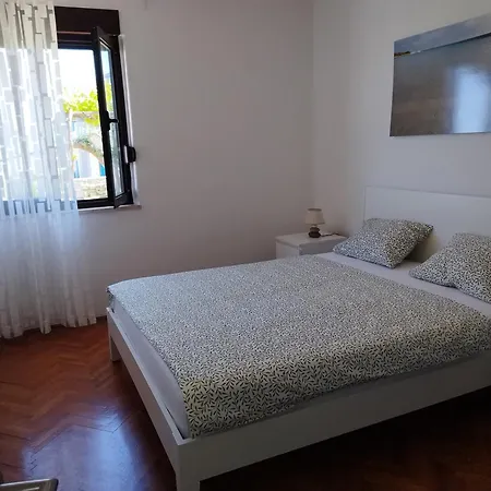 Apartman Vanesa 1 *